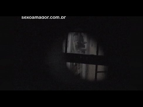 ❤️ Blondie bi dizî ji hêla dengbêjek taxê ve ku li pişt kerpîçên vala veşartiye, vîdyoyek tê kişandin Porno li ku.pornhills-com.ru ﹏