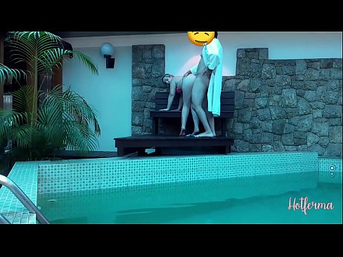❤️ Boss xizmetkarê vedixwîne hewzê, lê nikarî li ber germiyekê bisekine Porno li ku.pornhills-com.ru ﹏